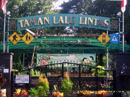 Dengan demikian, rambu lalu lintas berarti pemberitahuan untuk menaati aturan lalu lintas. Desain Taman Lalu Lintas Gambar Desain Rumah Minimalis
