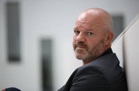 Avec sa carrure de rugbyman, philippe etchebest est un cuisinier meilleur ouvrier de france et propriétaire du restaurant l'hostellerie de plaisance à saint emilion dont il a. Angry Cafetiers And Restaurateurs Philippe Etchebest Calls For Demonstrations On Friday With A Black Armband Archyde
