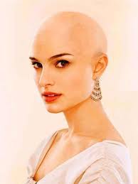 Ini hal yang tidak lumrah. 5 Aksi Selebritas Wanita Yang Berani Tampil Plontos Fashion Beauty Liputan6 Com