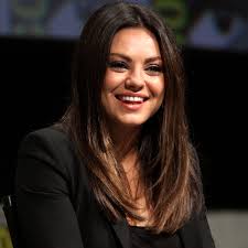 Her mother, elvira, is a physics teacher who runs a pharmacy, and her father, mark kunis, is a mechanical engineer who works as a cab driver. Mila Kunis Verlobte M Vermogen Grosse Tattoo Herkunft 2021 Taddlr
