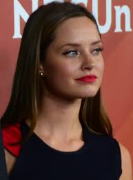 Merritt Patterson's Instagram, Twitter & Facebook