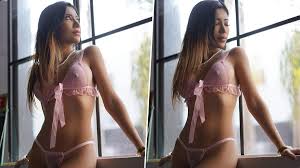 Sakshi Chopra Bold Photos: XXX साइट OnlyFans की मॉडल साक्षी चोपड़ा ने पिंक  ब्रा में पोस्ट की बेहद सेक्सी फोटो | 👍 LatestLY हिन्दी