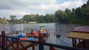 Untuk menuju green canyo, anda bisa menyewa perahu berkapastias 6 orang dengan harga rp. Pengunjung Situ Lengkong Panjalu Ciamis Bulan Maulid Ini Turun Drastis