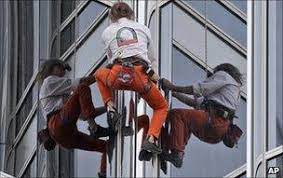 We'll know how he managed to scale this humongous tower and let's check how he felt with that kind of experience. Spiderman Alain Robert Scales Burj Khalifa In Dubai Bbc News