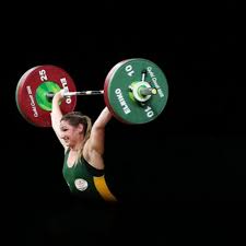 « ça me fait un pincement au coeur de ne pas être avec maude à tokyo, reconnaît son premier entraîneur, mais je ressens la fierté de l'avoir découverte. Weightlifter Pretorius Wins Bronze For Sa At Games