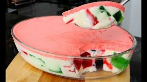 Diferentemente da gelatina colorida tradicional, ela fica com uma consistência mais cremosa e com um delicioso sabor de leite ninho. Uma Sobremesa Facil E Deliciosa Gelatina Especial Com Mousse Youtube