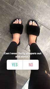 She is known for playing effie trinket in the hunger games film series. Elizabeth Banks S Feet Wikifeet