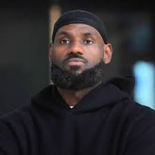 LeBron James Bricks Wide-Open Shot In Team USA Practice