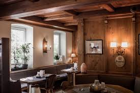 Die betreiber legen wert darauf, dass das restaurant auf der riedenburg ein »gast.haus« ist, also ein ort für den gast. Gosser Stub N Salzburg Kummts Eina Und Gfreits Eich