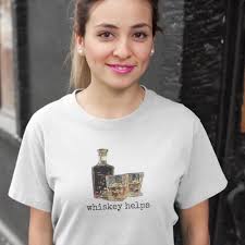 Camisa de whisky, camiseta divertida de whisky, camisa de bebedor de  whisky, ayuda de whisky, regalo de amante del whisky, camiseta de whisky  amante de la camisa