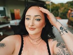 Erika Grill's Instagram, Twitter & Facebook