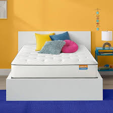 Amazon.com: Simmons Dreamwell Collection, 13.5 Inch Americus Cal King Size  Traditional Mattress, Firm Feel, White, Gel Foam, Innerspring, Supportive,  Cooling, CertiPUR-US Certified : Home & Kitchen