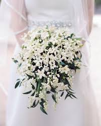 Your Wedding Style Classic You Re A Kate Middleton Fangirl And Like The Good Duchess As S White Wedding Bouquets White Flower Bouquet White Wedding Flowers