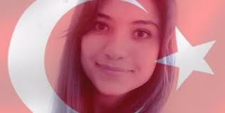 Haliç''te oltasına köpek balığı takıldı. Sehit Aybuke Ogretmenin Adindan Rahatsiz Oldular