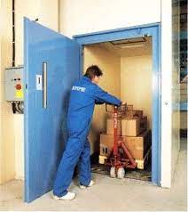 Thang máy chở hàng có người đi kèm – CÔNG TY TNHH CƠ ĐIỆN XÂY DỰNG MECO