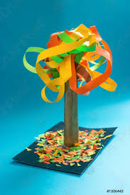 Windlichter mit kindern zu basteln ist perfekt für die allmählich dunkler werdenden tage. 3d Herbst Baum Aus Buntem Papier Und Pappe Kreative Filz Foto Vorratig Crushpixel