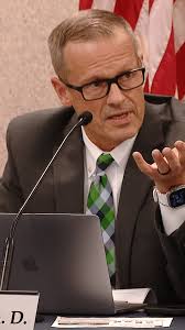 Fond du Lac community divided over embattled superintendent's decision to  step down