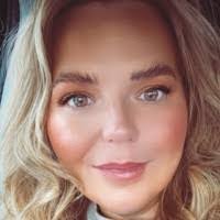 Lesley Hogg's Instagram, Twitter & Facebook