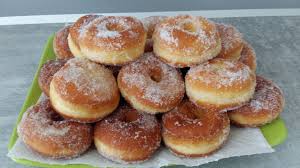 Realisez Des Donuts Maison Avec Cette Recette Facile Et Inratable Avec Un Beau Glacage Royal Au Sucre Vous Obtie Recette Donuts Beignets Faits Maison Recette