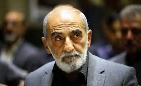 کنایه روزنامه اصلاح‌طلب به حسین شریعتمداری؛‌ شما سال‌هاست دمر آب می‌خوری