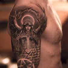 Engel Mit Kreuz Und Schrift Tattoo Engel Tattoo Manner Tattoo Ideen Engel Tattoo Vorlagen