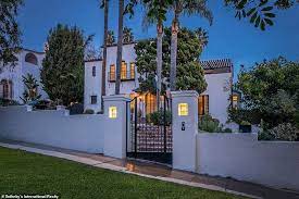 Check spelling or type a new query. Ashley Tisdale Entladt Eine Atemberaubende Villa Im Mediterranen Stil In Los Feliz Fur Fast 5 8 Millionen Us Dollar Aktuelle Boulevard Nachrichten Und Fotogalerien Zu Stars Sternchen