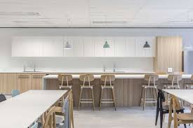 10 Cute Head Office Of Accounting Software Company With Open Clean And Inviting Space Office Design Design Clean Office