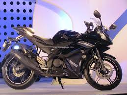 I chose yamaha yzf r15 after an intensive research of two months on internet. Yamaha R15 Version 2 0 New Model Compared With Old Model What Is New In Yamaha R15 New Model 2011