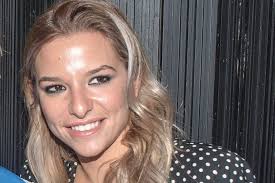 Άμεση ενημέρωση για όλες τις εξελίξεις. Erietta Koyrkoyloy Den Fantazeste Poy Kai Pws 8a Kanei Pasxa Me Ton Syzygo Ths In Gr