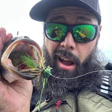 Introducing the all-new Minn Kota Kayak Terrova! Built for kayak anglers  who seek an improved on-water experience, the Kayak Terrova features Minn  Kota's most trusted GPS trolling system with capabilities like Spot-Lock®,