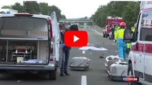 Incidente arezzo, incidente arezzo oggi, arezzo. Cronaca Video Incidente Sulla A1 Ad Arezzo Morti Anche Due Bimbi Piccoli Ilmeteo It