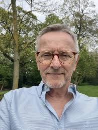 Poor Arthur Fery What is Wimbledon playing at.... a Brit playing and centre  court is closed Tbh.... I find it disgraceful What do others think?