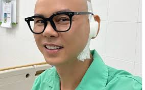 Ca sĩ Phan Đinh Tùng phẫu thuật 3 tiếng vá màng nhĩ