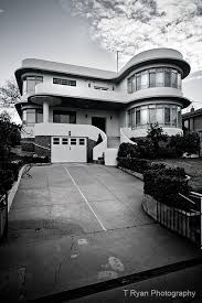 Albury In New South Wales Has Many Wonderful Examples Of Modernist Architecture And This Includes Many Art Deco Home Art Deco Architecture Art Deco Buildings