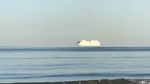 Info harga mata manusia laut murah mulai dari rp 1.250 bersaing dari beberapa marketplace seperti bukalapak atau tokopedia. Kapal Melayang Di Laut Inggris Ilusi Superior Mirage Yang Mengelabui Mata Manusia Era Id