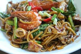 In certain countries, such as singapore, the term goreng is occasionally substituted with its english equivalent for the name of the dish. Mee Goreng Basah Oleh Azie Kitchen Resepi Isteri Viral Facebook