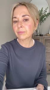 A light glowy, radiant base is such a nice look as temperatures rise ☀️☀️☀️  Products used: Dew Date Facial Oil Concealer #1 (covers redness) Glow Drops  in Champagne Perfect Foundation #27 Perfect