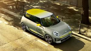 Bmw Offers A Glimpse Into The Future Of Its Electric Mini Cars Https Www Dezeen Com 2017 08 31 Bmw Offers Gl Mini Cars Electric Car Concept All Electric Cars