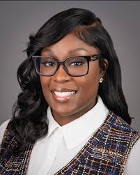 Natasha Giles's Instagram, Twitter & Facebook