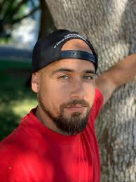 Justin Metoyer's Instagram, Twitter & Facebook