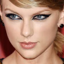 Hopefully youtube doesn't delete this one!makeup tutorial inspired by taylor swift's music video, our. Taylor Swift S Makeup Photos Products Steal Her Style Page 2