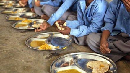 Increase in per-student expenditure in Nutrition Food Scheme New rates to  be implemented from March 1 | पोषण आहार योजनेत प्रतिविद्यार्थी खर्चाची  दरवाढ; १ मार्चपासून नवे दर लागू