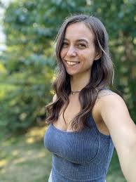 Im a 35 year old, never married, Im a high school teacher. 👋🙂 I need  friendship........ Threads.