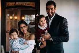 É casada com gonçalo uva, licenciado em direito, pela universidade católica portuguesa e jogador da seleção nacional de raguebi, desde 6 de julho de 20132. Caras Marido De Carolina Patrocinio Entusiasmado Com O 3 Âº Filho