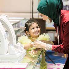 Celebrities like noor neelofa have appeared on her reality show. Showbiz Che Ta Not Worried Young Daughter Wears Expensive Jewellery