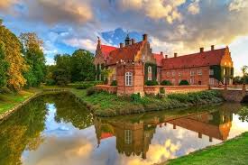 Set your own deadlines & move at your own pace. Kristianstad University Castle Renaissance How To Be Outgoing
