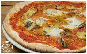 La vellutata ai funghi porcini è un primo piatto autunnale saporito, preparato con porcini freschi. Ricetta Pizza Ai Funghi Porcini Le Ricette Di Nonsolopiccante It