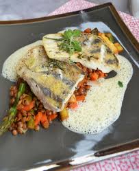 Schnell Und Fein Zanderfilet Mit Linsen Spargel Gemuse Und Senfschaum Zander Rezept Zanderfilet Rezept Fisch Zubereiten