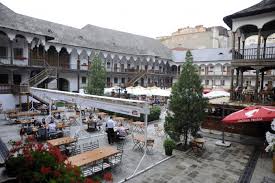 Povestea unuia dintre cele mai faimoase restaurante ale bucurestiului. Hanul Lui Manuc Traveltipstoromania