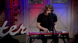 Dean Lewis Waves